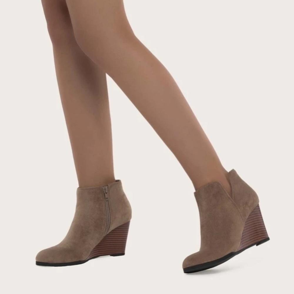 EMERY ROSE Suede Minimalist Wedge Booties